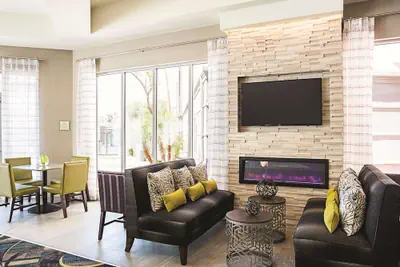 Photo 4 - La Quinta Inn & Suites by Wyndham Phoenix Chandler