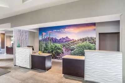Photo 3 - La Quinta Inn & Suites by Wyndham Phoenix Chandler