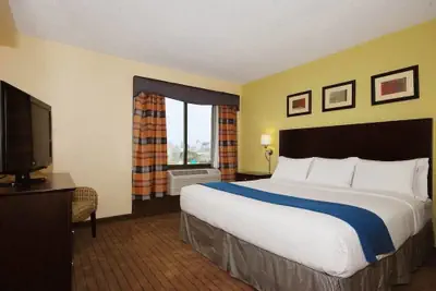 Photo 3 - Holiday Inn Express Boston by IHG