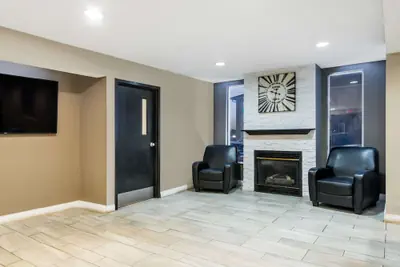 Photo 2 - Super 8 by Wyndham Indianapolis/NE/Castleton Area