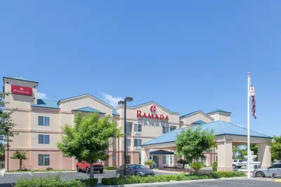 Photo 2 - Ramada by Wyndham Fresno Northwest