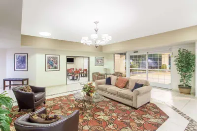 Photo 3 - Ramada by Wyndham Fresno Northwest