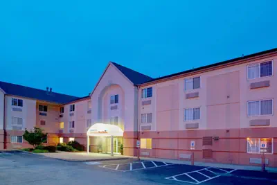 Photo 2 - Sonesta Simply Suites Pittsburgh Airport