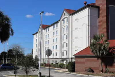 Photo 2 - La Quinta Inn & Suites by Wyndham Ocala
