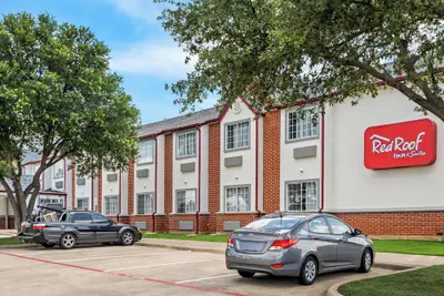 Photo 2 - Red Roof Inn & Suites Euless - DFW Airport Southwest