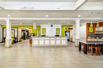 Photo 5 - Hilton Garden Inn Portland Airport