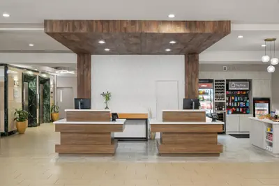 Photo 5 - Hilton Garden Inn Portland Airport