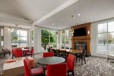 Photo 4 - Hilton Garden Inn Portland Airport