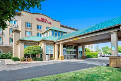 Photo 2 - Hilton Garden Inn Portland Airport