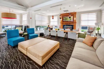 Photo 3 - Hilton Garden Inn Portland Airport