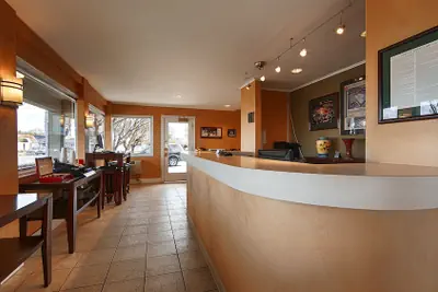 Photo 3 - Campus Inn & Suites Eugene Downtown