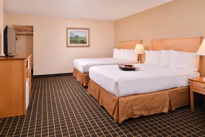 Photo 2 - Campus Inn & Suites Eugene Downtown