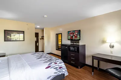 Photo 2 - Red Roof Inn San Marcos