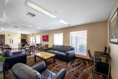 Photo 5 - Red Roof Inn San Marcos