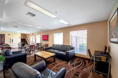 Photo 5 - Red Roof Inn San Marcos