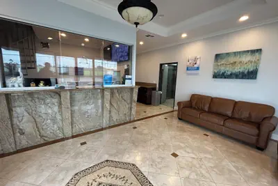 Photo 4 - Studio 6 Suites Gardena, CA