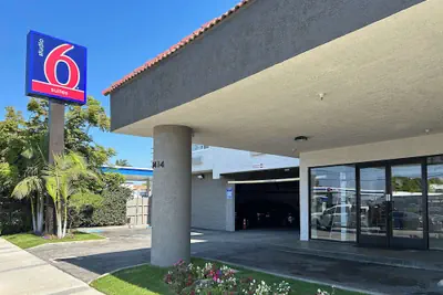 Photo 2 - Studio 6 Suites Gardena, CA