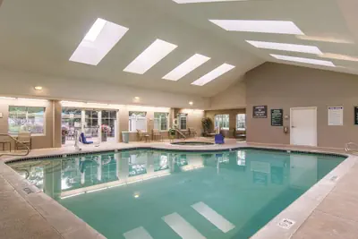 Photo 2 - La Quinta Inn & Suites by Wyndham Denver Airport DIA