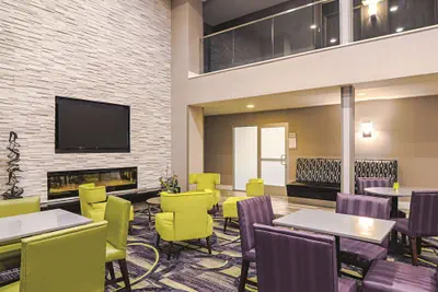 Photo 3 - La Quinta Inn & Suites by Wyndham Denver Airport DIA