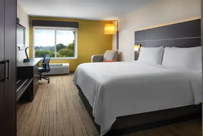 Photo 4 - Holiday Inn Express Suites Belmont by IHG