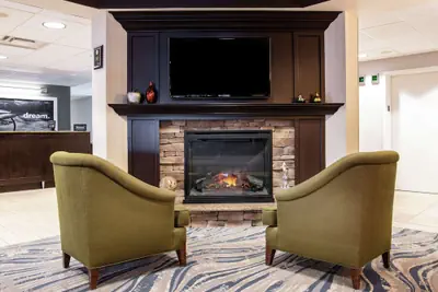 Photo 4 - Hampton Inn Erie-South