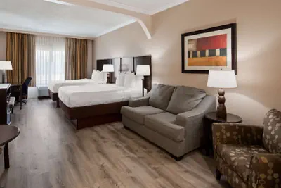 Photo 2 - Best Western Plus Ambassador Suites Venice