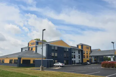 Photo 2 - Comfort Inn & Suites Maumee - Toledo (I80-90)