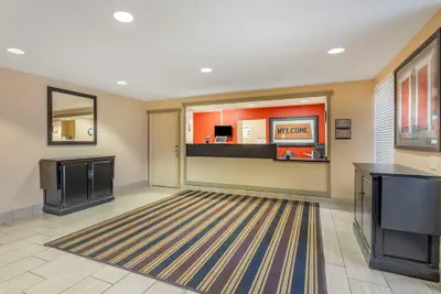 Photo 3 - Extended Stay America Suites Chicago Lombard Yorktown Center