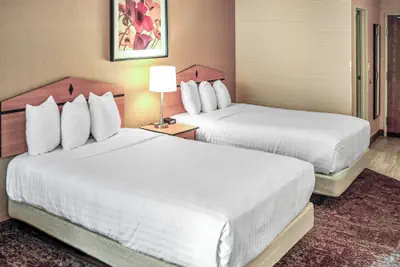 Photo 4 - Crystal Inn Hotel & Suites Midvalley