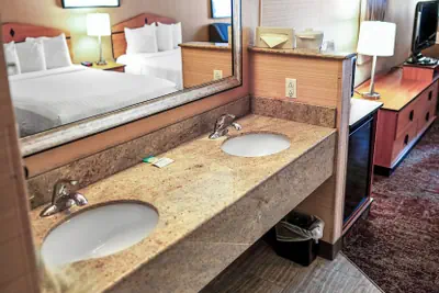 Photo 5 - Crystal Inn Hotel & Suites Midvalley