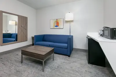 Photo 3 - Holiday Inn Express & Suites Dallas Park Central Northeast by IHG