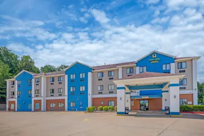 Photo 2 - Quality Inn & Suites Caseyville - St. Louis