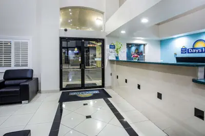 Photo 3 - Days Inn by Wyndham Phoenix North