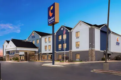 Photo 2 - Comfort Inn & Suites Kenosha-Pleasant Prairie
