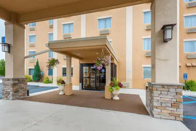 Photo 2 - Comfort Inn & Suites Wilkes Barre - Arena