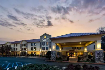 Photo 2 - La Quinta Inn & Suites by Wyndham LaGrange / I-85