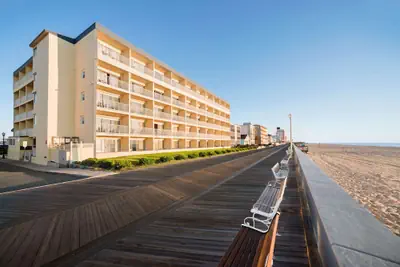 Photo 2 - Howard Johnson by Wyndham Ocean City Oceanfront
