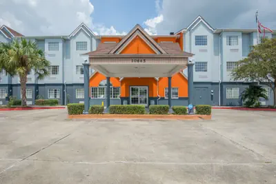 Photo 2 - Trident Inn & Suites, Baton Rouge