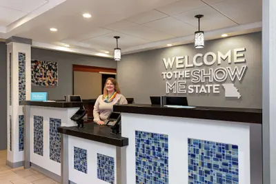 Photo 3 - Hampton Inn Kansas City/Blue Springs