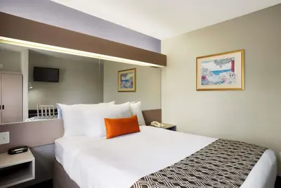 Photo 4 - Microtel Inn by Wyndham Louisville East