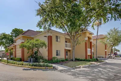 Photo 2 - Extended Stay America Suites Miami Airport Doral