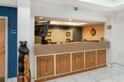 Photo 5 - Econo Lodge Newport Smoky Mountains Gateway