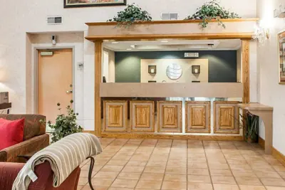 Photo 3 - Econo Lodge Newport Smoky Mountains Gateway