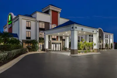 Photo 2 - Holiday Inn Express - Vero Beach by IHG