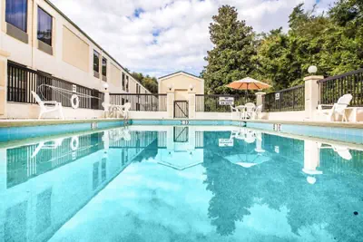 Photo 2 - Quality Inn Darien - North Brunswick
