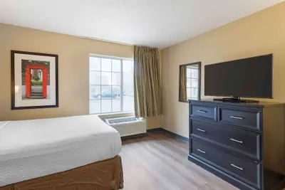 Photo 5 - Extended Stay America Select Suites - St. Louis - Airport - Central