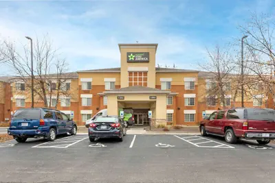 Photo 2 - Extended Stay America Select Suites - St. Louis - Airport - Central