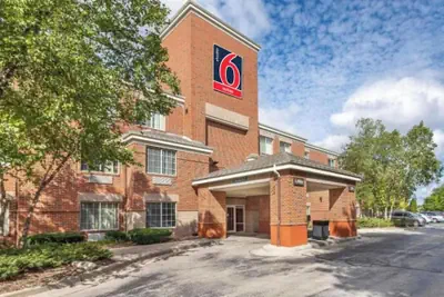 Photo 2 - Studio 6 Extended Stay Milwaukee Brookfield WI