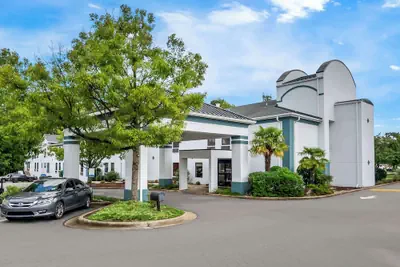 Photo 2 - Clarion Pointe Apex – Holly Springs