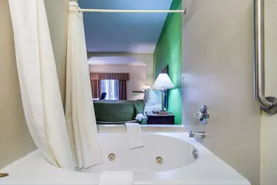 Photo 5 - Quality Inn & Suites Harvey - Chicago Southland